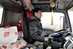 货车司机吃饭被爆料视频,饮食困境引发社会关注